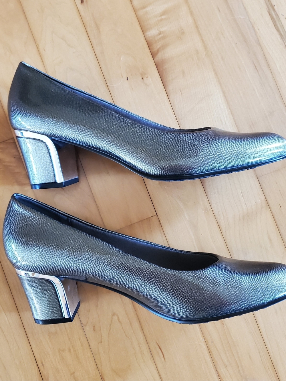 Soft Style Womens Deanna Pump Heel Gold Patent Size 9.5